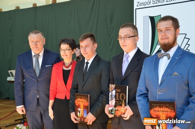 Zdjęcie w galerii na portalu naszwodzislaw.com: Maturzyści zakończyli rok szkolny wiadomości z regionu