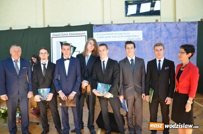Zdjęcie w galerii na portalu naszwodzislaw.com: Maturzyści zakończyli rok szkolny wiadomości z regionu