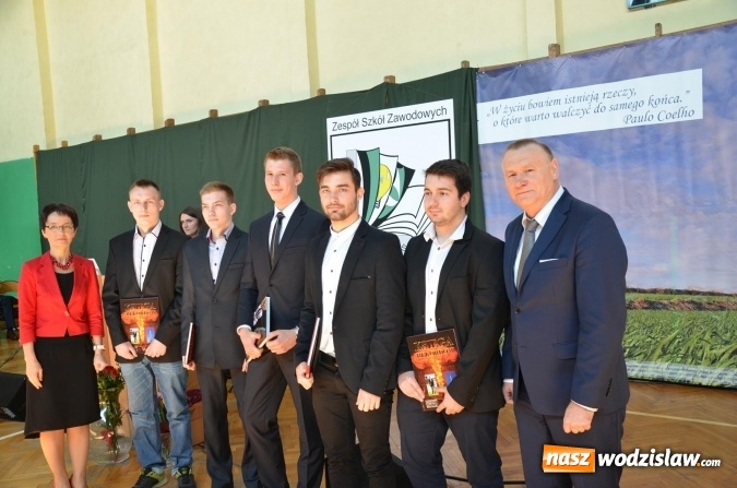 Zdjęcie w galerii na portalu naszwodzislaw.com: Maturzyści zakończyli rok szkolny wiadomości z regionu