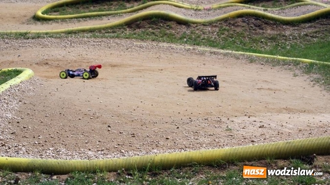 Zdjęcie w galerii na portalu naszwodzislaw.com: Wyścigi modeli zdalnie sterowanych zagościły do Rodzinnego Parku Rozrywki wiadomości z regionu