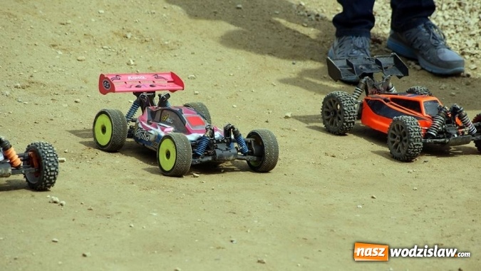Zdjęcie w galerii na portalu naszwodzislaw.com: Wyścigi modeli zdalnie sterowanych zagościły do Rodzinnego Parku Rozrywki wiadomości z regionu
