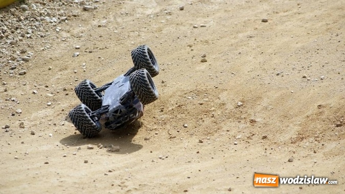 Zdjęcie w galerii na portalu naszwodzislaw.com: Wyścigi modeli zdalnie sterowanych zagościły do Rodzinnego Parku Rozrywki wiadomości z regionu