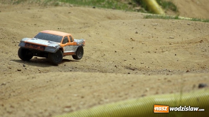 Zdjęcie w galerii na portalu naszwodzislaw.com: Wyścigi modeli zdalnie sterowanych zagościły do Rodzinnego Parku Rozrywki wiadomości z regionu