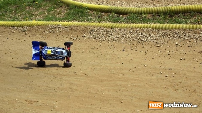 Zdjęcie w galerii na portalu naszwodzislaw.com: Wyścigi modeli zdalnie sterowanych zagościły do Rodzinnego Parku Rozrywki wiadomości z regionu