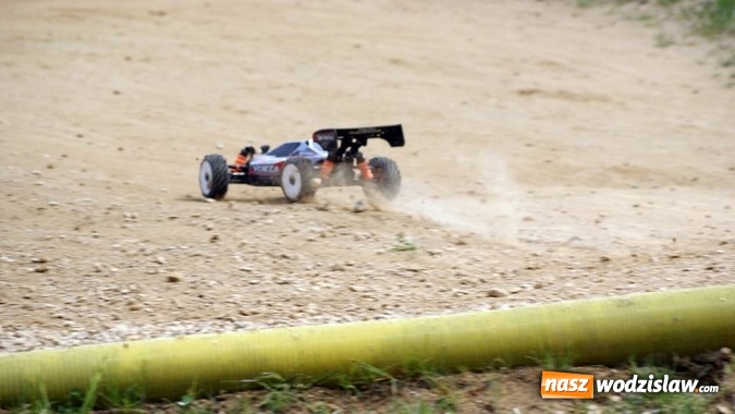 Zdjęcie w galerii na portalu naszwodzislaw.com: Wyścigi modeli zdalnie sterowanych zagościły do Rodzinnego Parku Rozrywki wiadomości z regionu