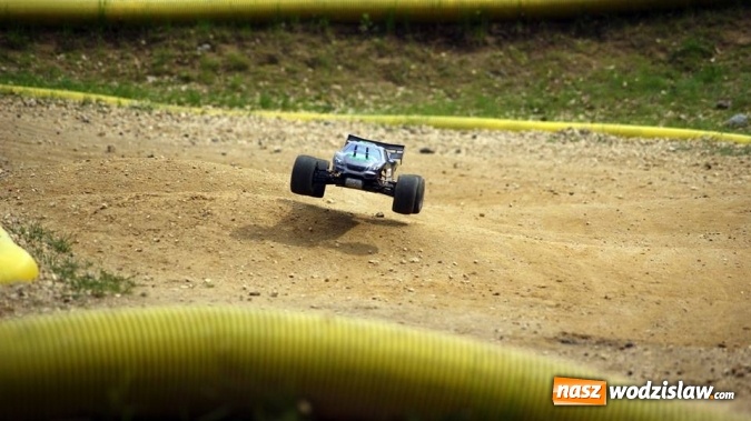 Zdjęcie w galerii na portalu naszwodzislaw.com: Wyścigi modeli zdalnie sterowanych zagościły do Rodzinnego Parku Rozrywki wiadomości z regionu