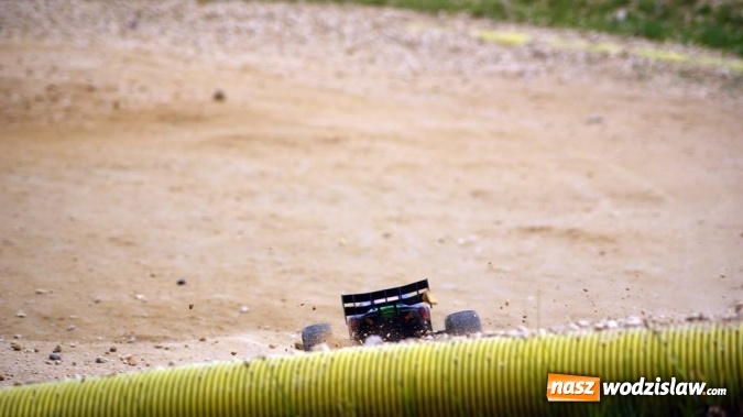 Zdjęcie w galerii na portalu naszwodzislaw.com: Wyścigi modeli zdalnie sterowanych zagościły do Rodzinnego Parku Rozrywki wiadomości z regionu