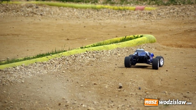 Zdjęcie w galerii na portalu naszwodzislaw.com: Wyścigi modeli zdalnie sterowanych zagościły do Rodzinnego Parku Rozrywki wiadomości z regionu