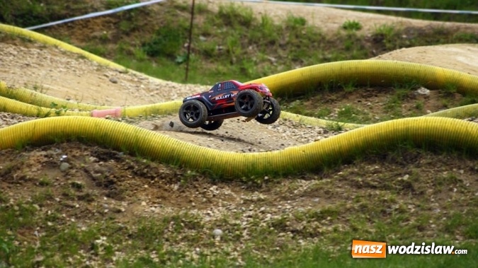 Zdjęcie w galerii na portalu naszwodzislaw.com: Wyścigi modeli zdalnie sterowanych zagościły do Rodzinnego Parku Rozrywki wiadomości z regionu