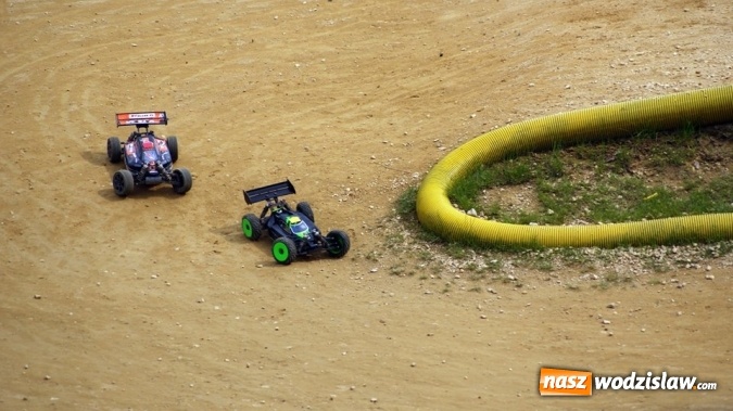 Zdjęcie w galerii na portalu naszwodzislaw.com: Wyścigi modeli zdalnie sterowanych zagościły do Rodzinnego Parku Rozrywki wiadomości z regionu
