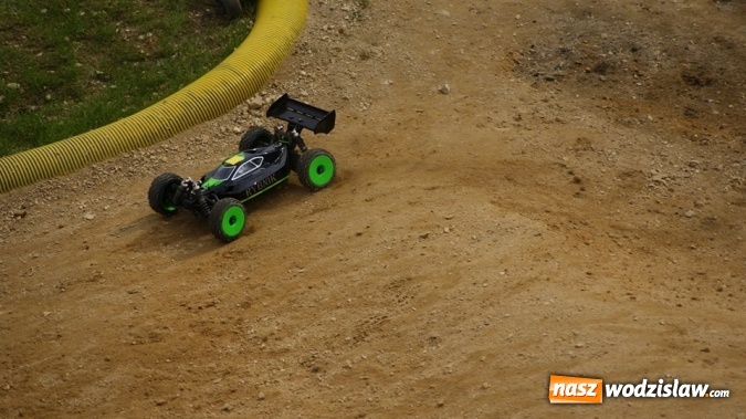 Zdjęcie w galerii na portalu naszwodzislaw.com: Wyścigi modeli zdalnie sterowanych zagościły do Rodzinnego Parku Rozrywki wiadomości z regionu