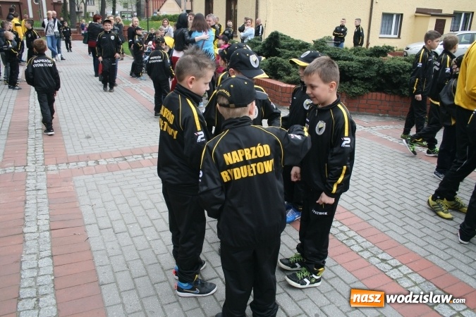 Zdjęcie w galerii na portalu naszwodzislaw.com: Rocznicę powstania klubu KS Naprzód Rydułtowy świętowano podczas uroczystej Mszy Świętej  wiadomości z regionu