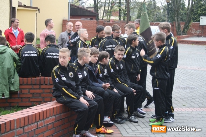 Zdjęcie w galerii na portalu naszwodzislaw.com: Rocznicę powstania klubu KS Naprzód Rydułtowy świętowano podczas uroczystej Mszy Świętej  wiadomości z regionu