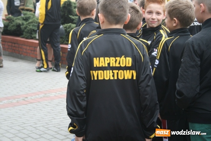 Zdjęcie w galerii na portalu naszwodzislaw.com: Rocznicę powstania klubu KS Naprzód Rydułtowy świętowano podczas uroczystej Mszy Świętej  wiadomości z regionu