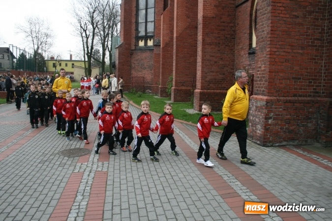 Zdjęcie w galerii na portalu naszwodzislaw.com: Rocznicę powstania klubu KS Naprzód Rydułtowy świętowano podczas uroczystej Mszy Świętej  wiadomości z regionu