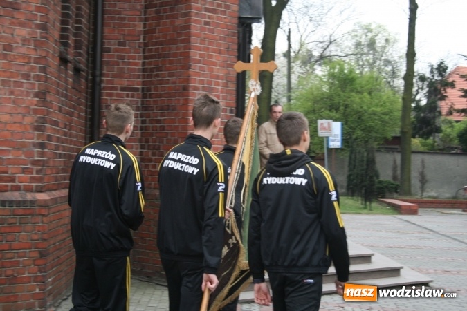 Zdjęcie w galerii na portalu naszwodzislaw.com: Rocznicę powstania klubu KS Naprzód Rydułtowy świętowano podczas uroczystej Mszy Świętej  wiadomości z regionu
