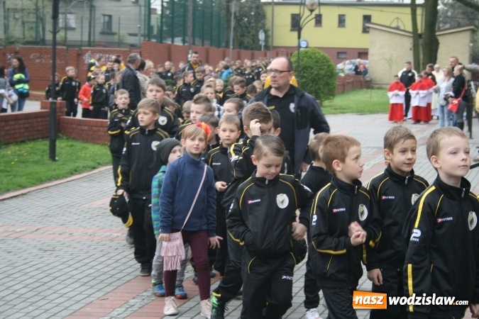 Zdjęcie w galerii na portalu naszwodzislaw.com: Rocznicę powstania klubu KS Naprzód Rydułtowy świętowano podczas uroczystej Mszy Świętej  wiadomości z regionu