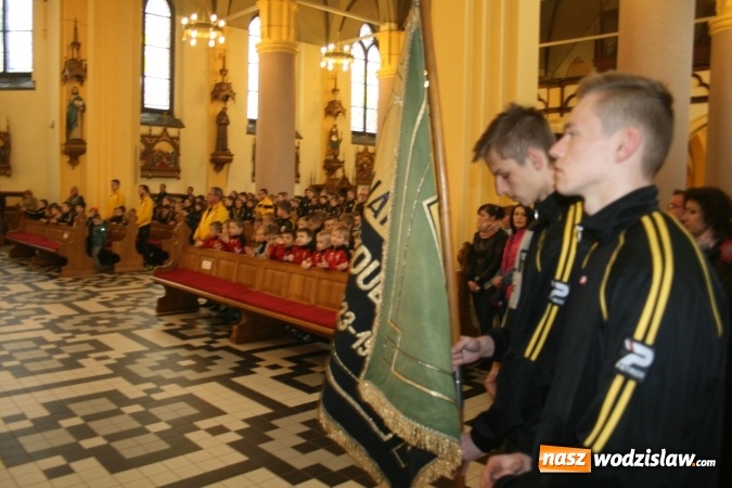 Zdjęcie w galerii na portalu naszwodzislaw.com: Rocznicę powstania klubu KS Naprzód Rydułtowy świętowano podczas uroczystej Mszy Świętej  wiadomości z regionu