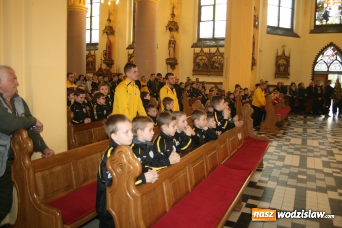 Zdjęcie w galerii na portalu naszwodzislaw.com: Rocznicę powstania klubu KS Naprzód Rydułtowy świętowano podczas uroczystej Mszy Świętej  wiadomości z regionu