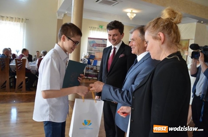 Zdjęcie w galerii na portalu naszwodzislaw.com: Sportowcy i ludzie kultury odebrali nagrody wiadomości z regionu