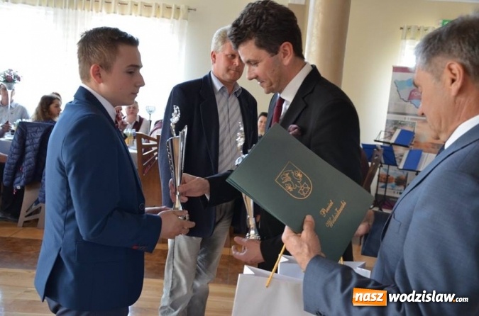 Zdjęcie w galerii na portalu naszwodzislaw.com: Sportowcy i ludzie kultury odebrali nagrody wiadomości z regionu