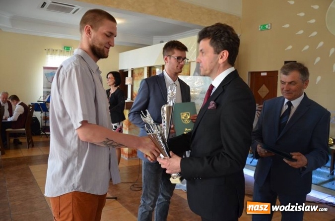 Zdjęcie w galerii na portalu naszwodzislaw.com: Sportowcy i ludzie kultury odebrali nagrody wiadomości z regionu