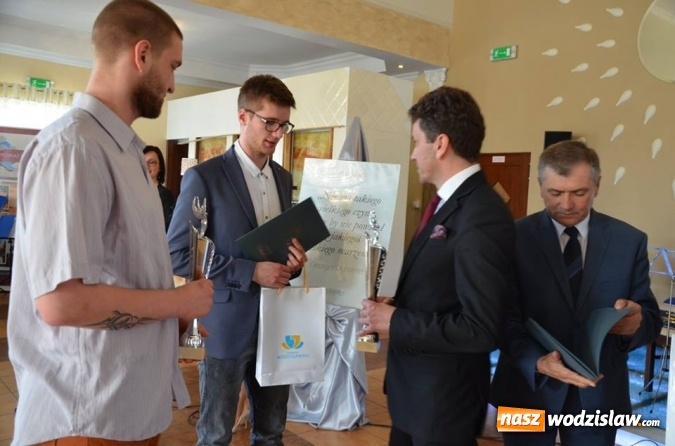 Zdjęcie w galerii na portalu naszwodzislaw.com: Sportowcy i ludzie kultury odebrali nagrody wiadomości z regionu