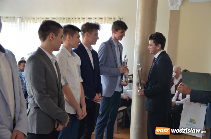 Zdjęcie w galerii na portalu naszwodzislaw.com: Sportowcy i ludzie kultury odebrali nagrody wiadomości z regionu