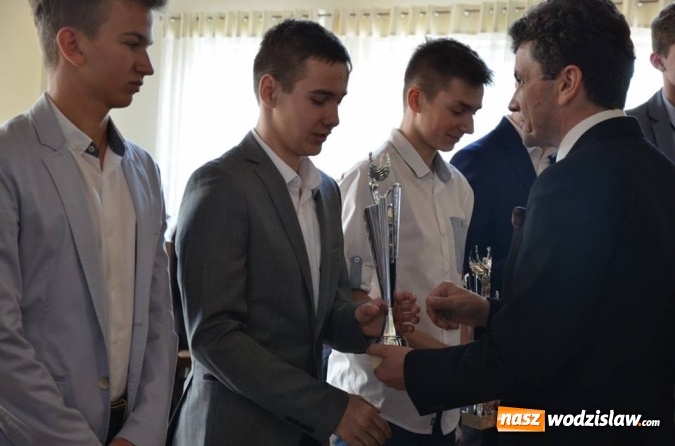 Zdjęcie w galerii na portalu naszwodzislaw.com: Sportowcy i ludzie kultury odebrali nagrody wiadomości z regionu