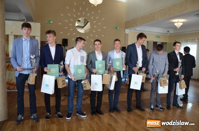 Zdjęcie w galerii na portalu naszwodzislaw.com: Sportowcy i ludzie kultury odebrali nagrody wiadomości z regionu