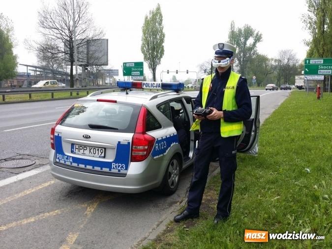 Zdjęcie w galerii na portalu naszwodzislaw.com: Laserowe mierniki prędkości, wideorejestratory, alkosensory, teleobiektywy, a teraz drony - bogatszy arsenał śląskiej drog&oacute;wki WIDEO wiadomości z regionu