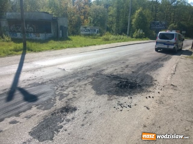Zdjęcie w galerii na portalu naszwodzislaw.com: Zanieczyszczono kilka kilometrów dróg w Wodzisławiu Śląskim. Straż Miejska poszukuje świadków zdarzenia  wiadomości z regionu
