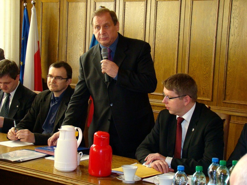 Zdjęcie w galerii na portalu naszwodzislaw.com: Wielkie pojednanie w magistracie wiadomości z regionu