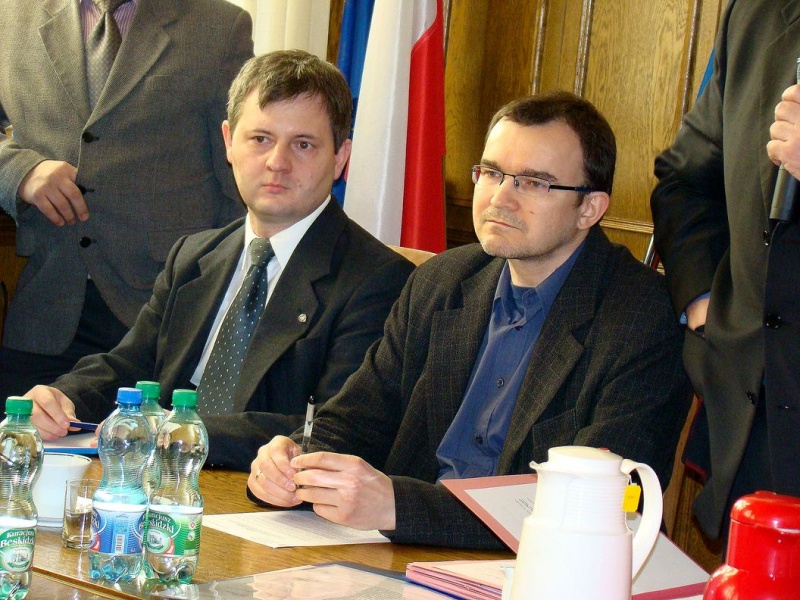 Zdjęcie w galerii na portalu naszwodzislaw.com: Wielkie pojednanie w magistracie wiadomości z regionu