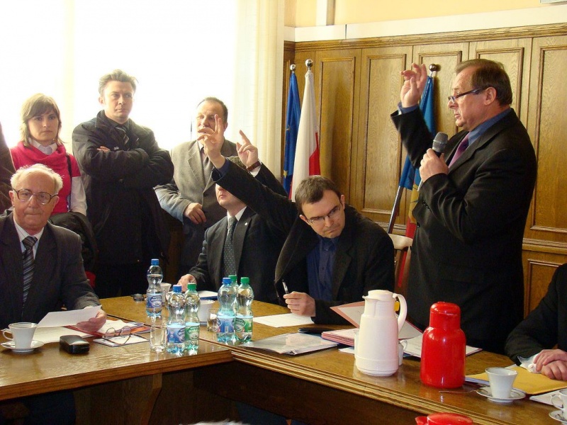 Zdjęcie w galerii na portalu naszwodzislaw.com: Wielkie pojednanie w magistracie wiadomości z regionu