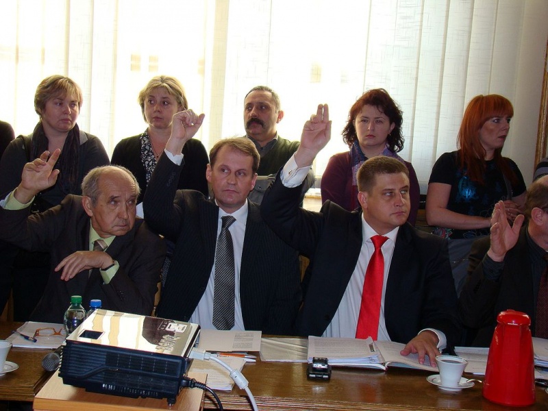 Zdjęcie w galerii na portalu naszwodzislaw.com: Wielkie pojednanie w magistracie wiadomości z regionu