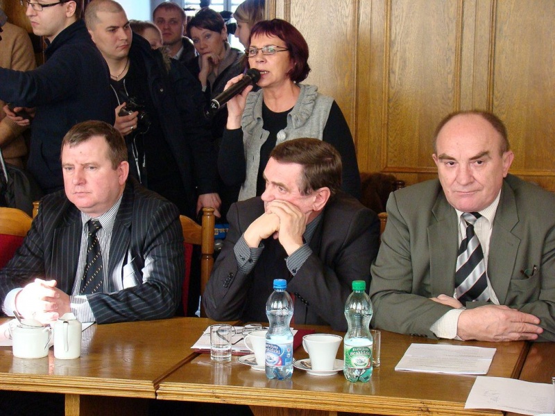 Zdjęcie w galerii na portalu naszwodzislaw.com: Wielkie pojednanie w magistracie wiadomości z regionu