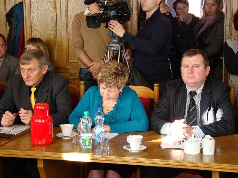 Zdjęcie w galerii na portalu naszwodzislaw.com: Wielkie pojednanie w magistracie wiadomości z regionu