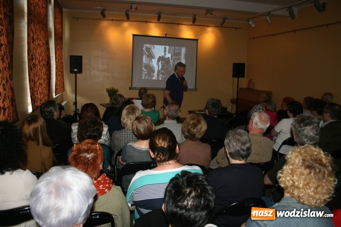 Zdjęcie w galerii na portalu naszwodzislaw.com: Jarosław Kret opowiadał o swoich przygodach - podróżniczych i dziennikarskich  wiadomości z regionu