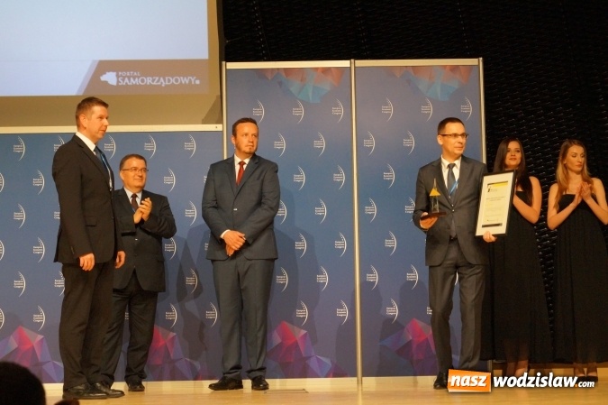 Zdjęcie w galerii na portalu naszwodzislaw.com: Wodzisław: Nagroda Top Inwestycje Komunalne odebrana przez prezydenta wiadomości z regionu