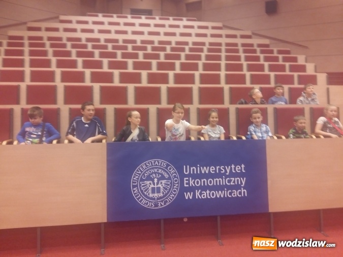 Zdjęcie w galerii na portalu naszwodzislaw.com: Uczniowie z ZSP numer 6 sprawdzili jak to jest być studentem wiadomości z regionu