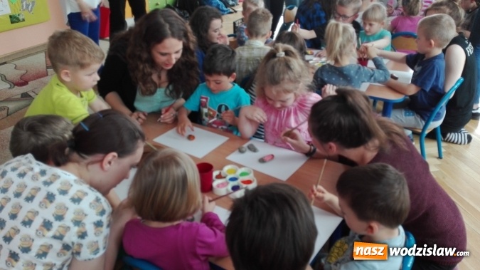 Zdjęcie w galerii na portalu naszwodzislaw.com: Licealiści wodzisławskiego Plastyka cyklicznie odwiedzają Przedszkole numer 6. W jakim celu?  wiadomości z regionu