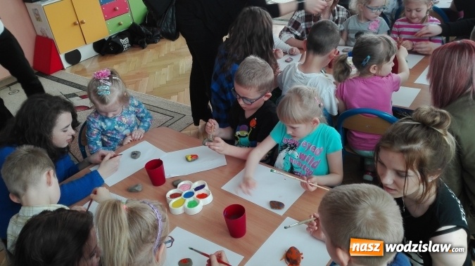 Zdjęcie w galerii na portalu naszwodzislaw.com: Licealiści wodzisławskiego Plastyka cyklicznie odwiedzają Przedszkole numer 6. W jakim celu?  wiadomości z regionu