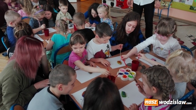 Zdjęcie w galerii na portalu naszwodzislaw.com: Licealiści wodzisławskiego Plastyka cyklicznie odwiedzają Przedszkole numer 6. W jakim celu?  wiadomości z regionu