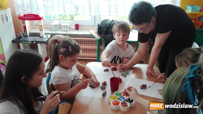 Zdjęcie w galerii na portalu naszwodzislaw.com: Licealiści wodzisławskiego Plastyka cyklicznie odwiedzają Przedszkole numer 6. W jakim celu?  wiadomości z regionu