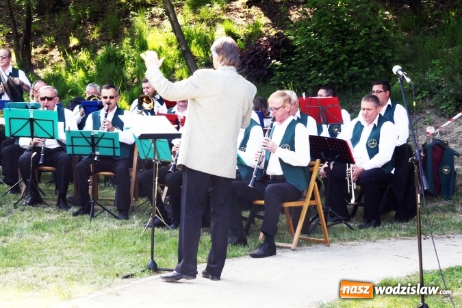 Zdjęcie w galerii na portalu naszwodzislaw.com: Orkiestra Dęta KWK Marcel zagrała przy tężni wiadomości z regionu