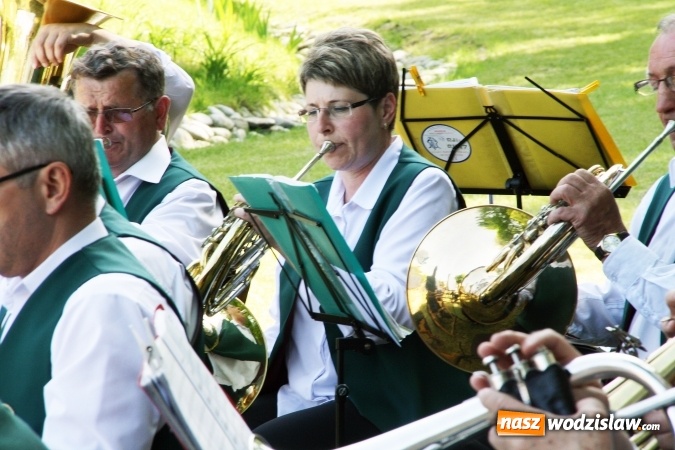 Zdjęcie w galerii na portalu naszwodzislaw.com: Orkiestra Dęta KWK Marcel zagrała przy tężni wiadomości z regionu