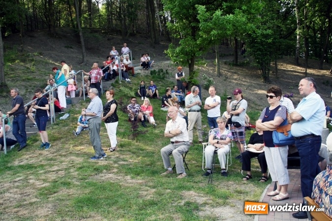 Zdjęcie w galerii na portalu naszwodzislaw.com: Orkiestra Dęta KWK Marcel zagrała przy tężni wiadomości z regionu