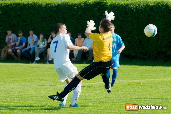 Zdjęcie w galerii na portalu naszwodzislaw.com: Naprzód z Krzyżkowic przerwał fenomenalną passę Kornowaca wiadomości z regionu