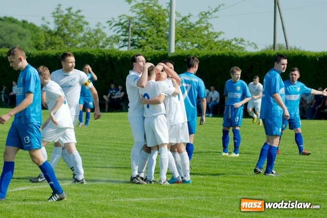 Zdjęcie w galerii na portalu naszwodzislaw.com: Naprzód z Krzyżkowic przerwał fenomenalną passę Kornowaca wiadomości z regionu